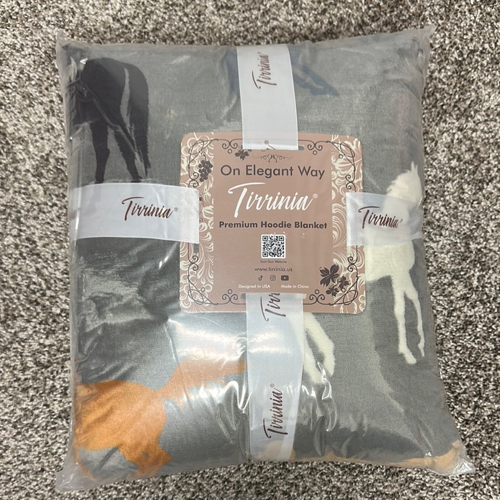 Tirrinia Premium Hoodie Blanket